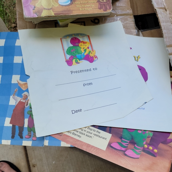 Lot of Barney books - Picture 7 of 15